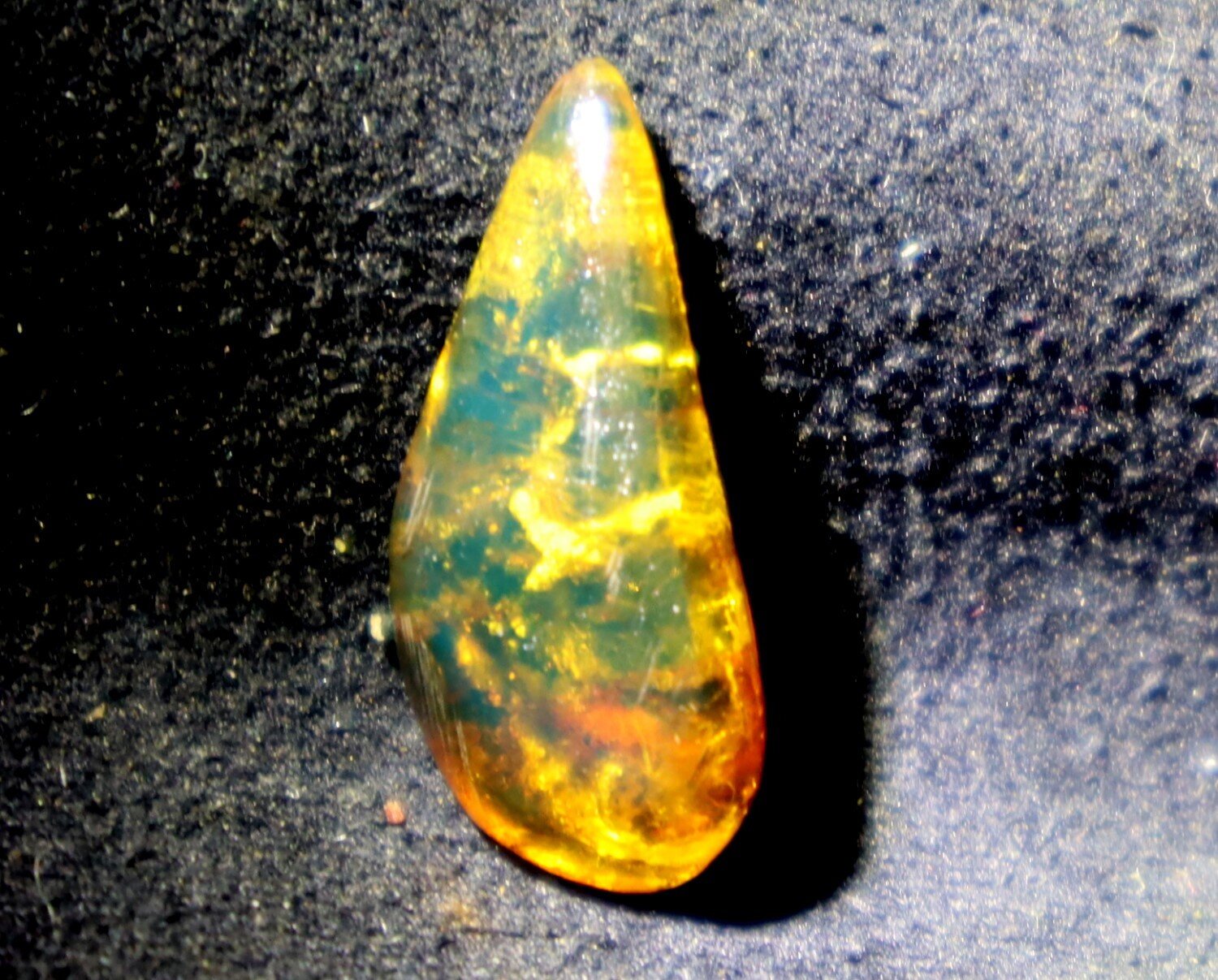 Lovely Natural Dominican Clear Green Blue Amber Polished Stone 22mm – photo 4