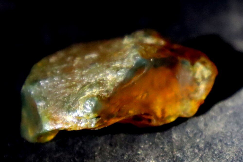 Exquisite Natural Dominican Clear Light Blue Amber Rough Specimen 42mm 10.3g – photo 7