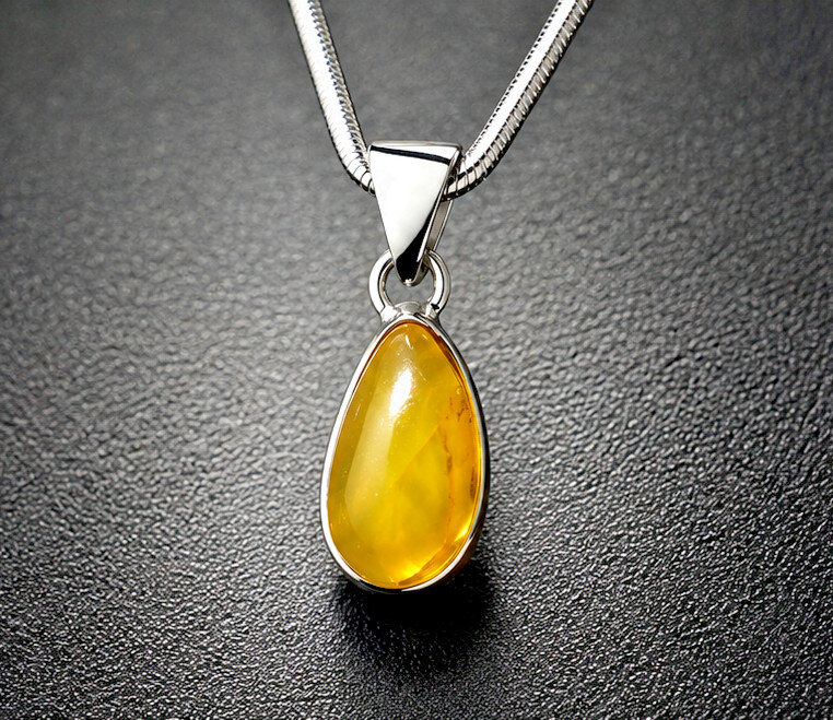 Natural Dominican Yellow Amber Pendant 925 Sterling Silver 22mm Olive