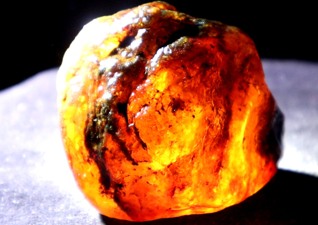 Beautiful Natural Dominican Clear Green Blue Amber Rough Specimen 53mm 37g – photo 8