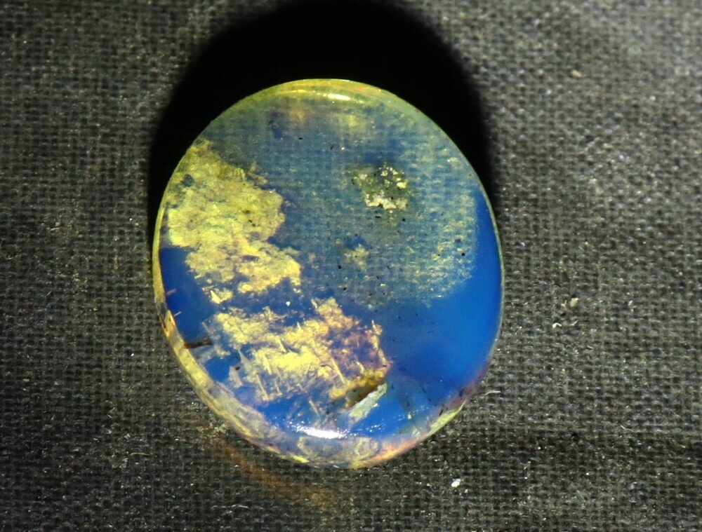 True Caribbean Crystal Clear Sky Blue Dominican Amber Natural 0.6 Inch 0.6g – photo 2