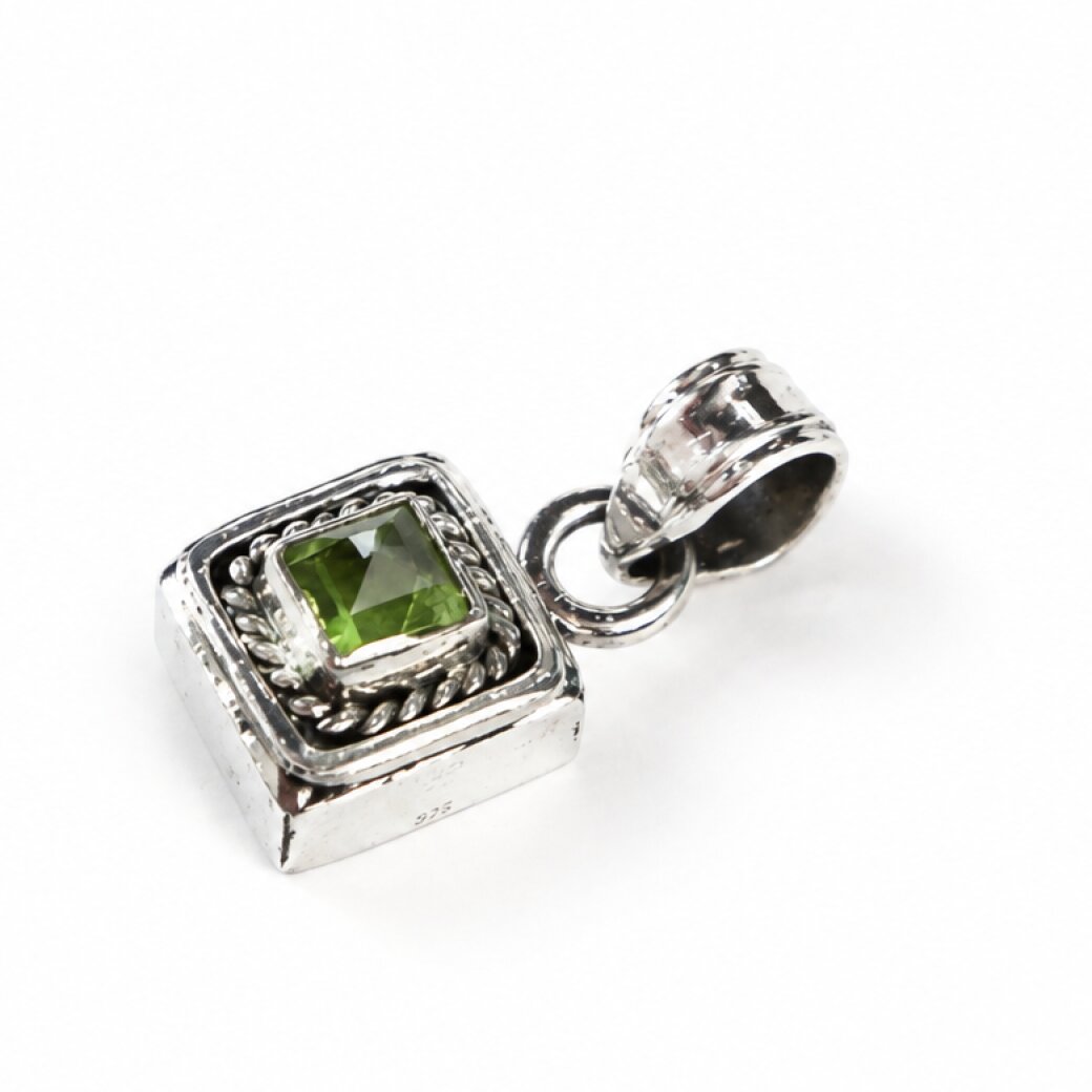 Clear green Natural citrine 925 Sterling Silver Pendant 25 mm