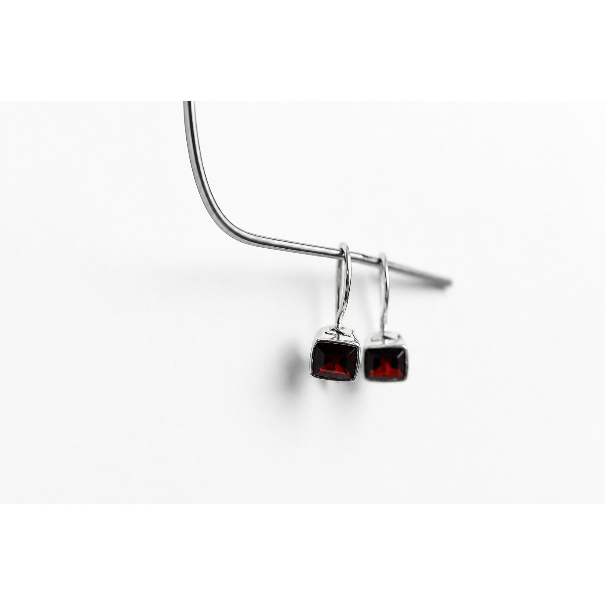 Clear red garnet rectangle 925 Sterling Silver Earrings 21 mm – photo 4