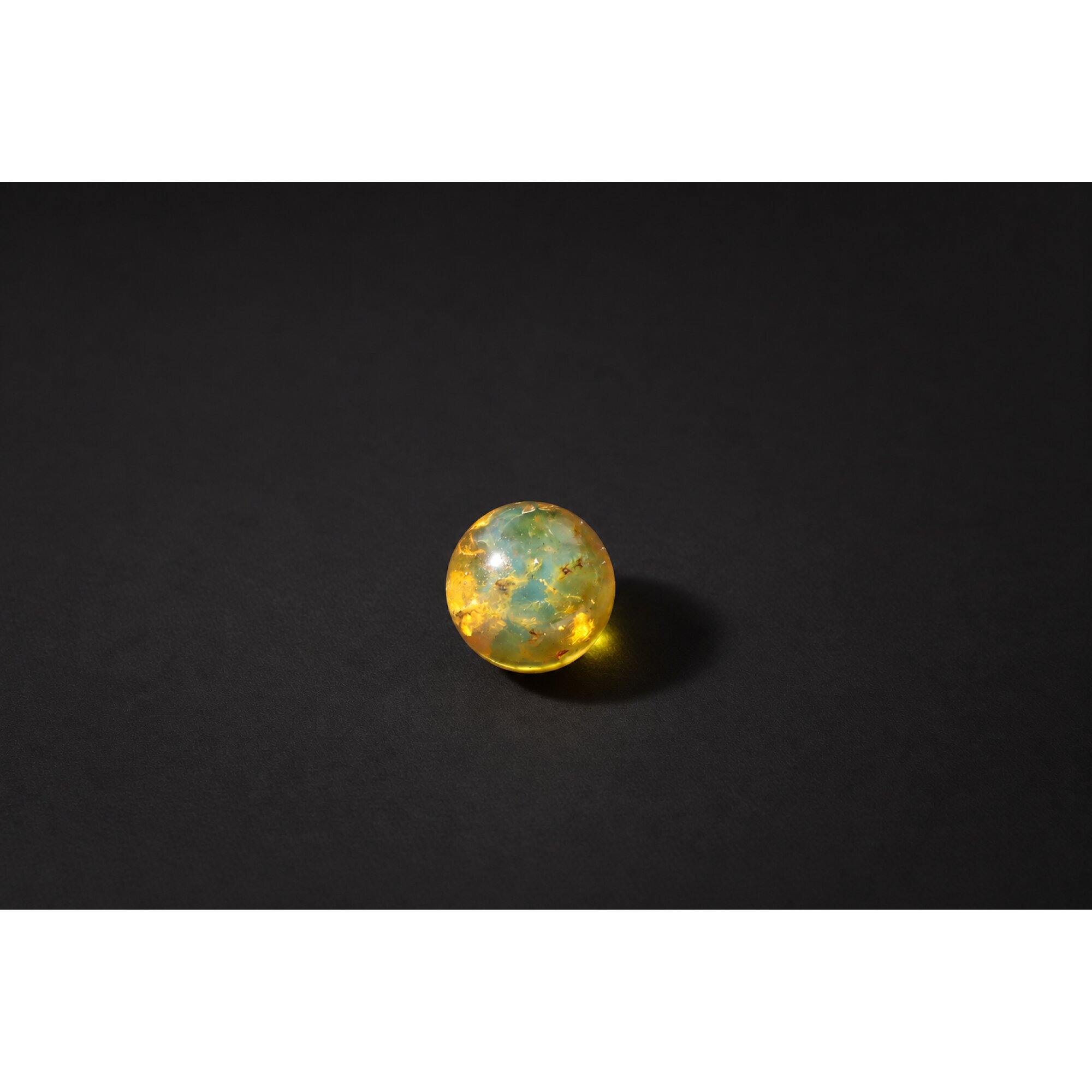 Untreated yellow blue Dominican amber sphere/ball 17.5mm – photo 9