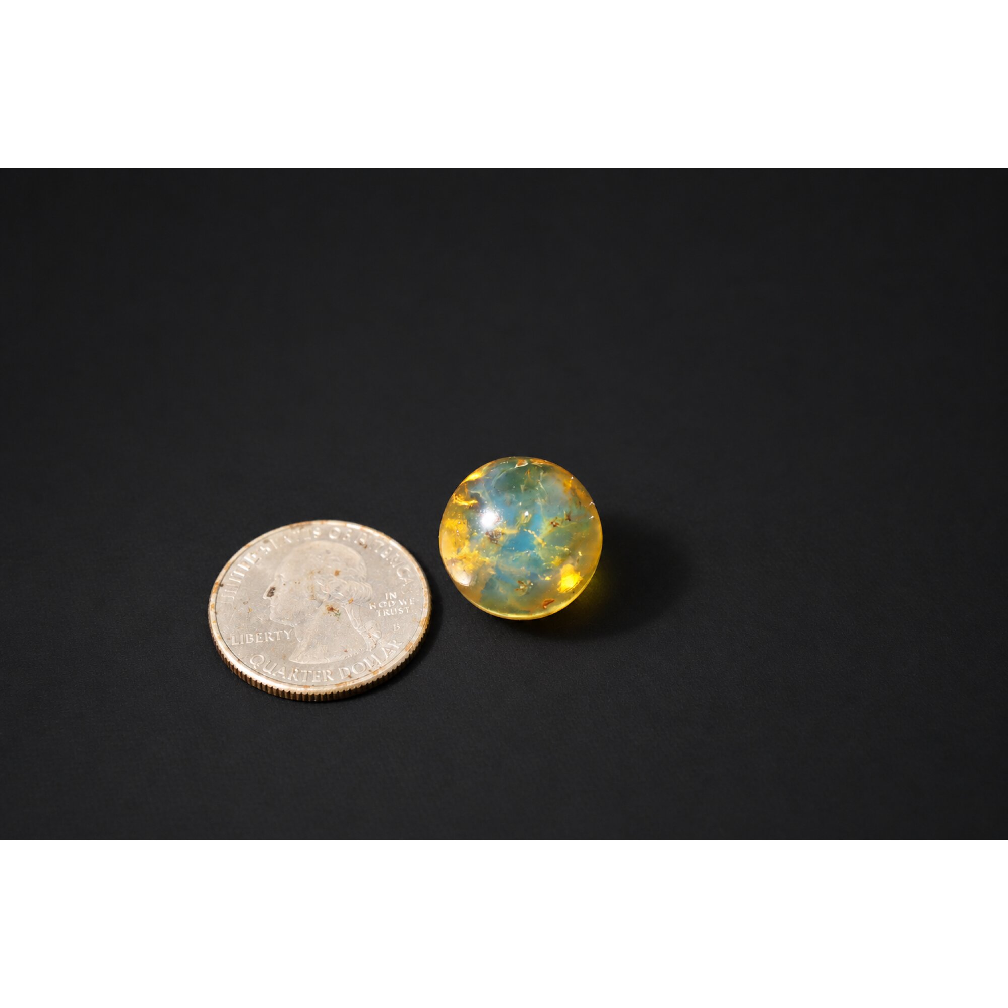 Untreated yellow blue Dominican amber sphere/ball 17.5mm – photo 10