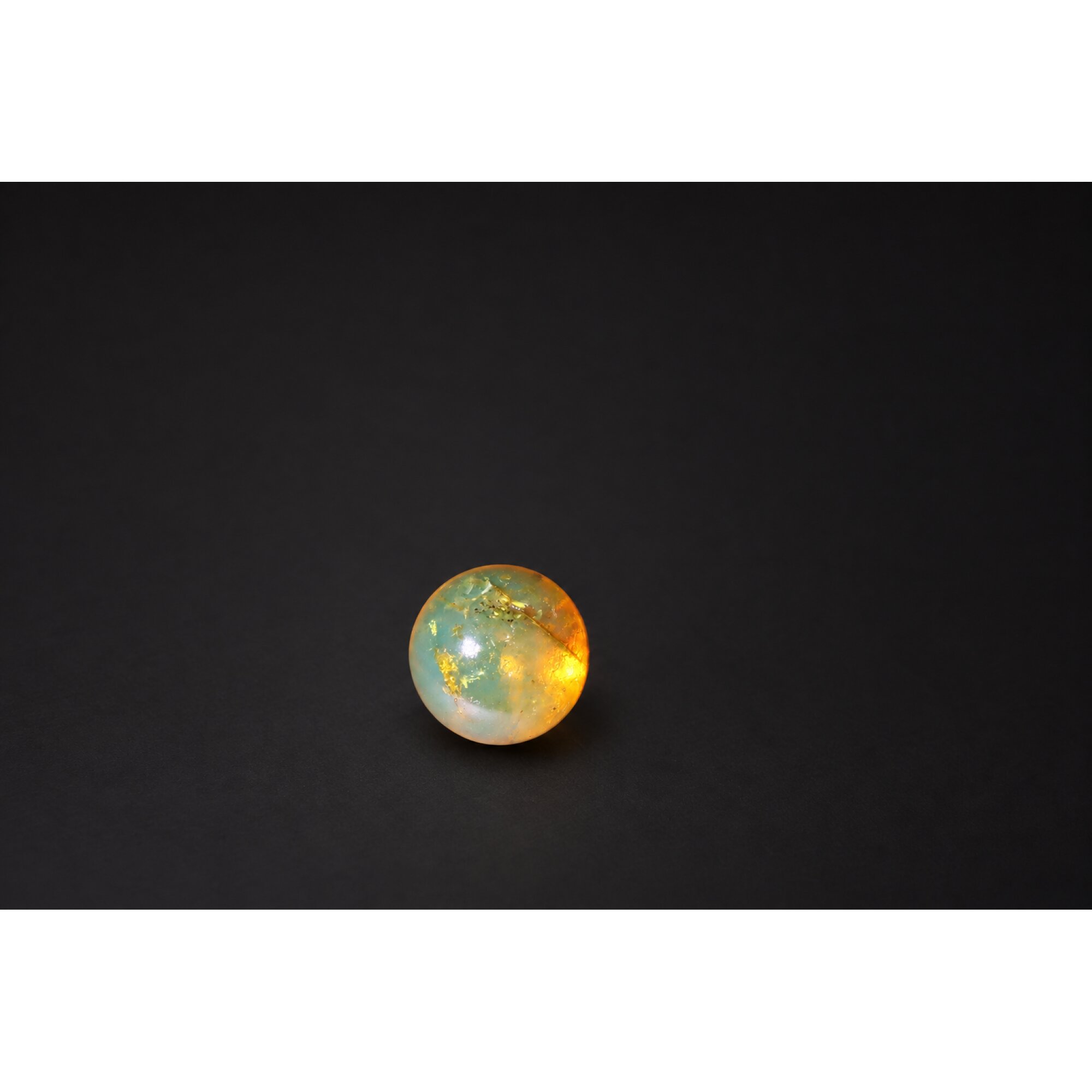Earth mined yellow blue Dominican amber sphere/ball 17.6mm – photo 2