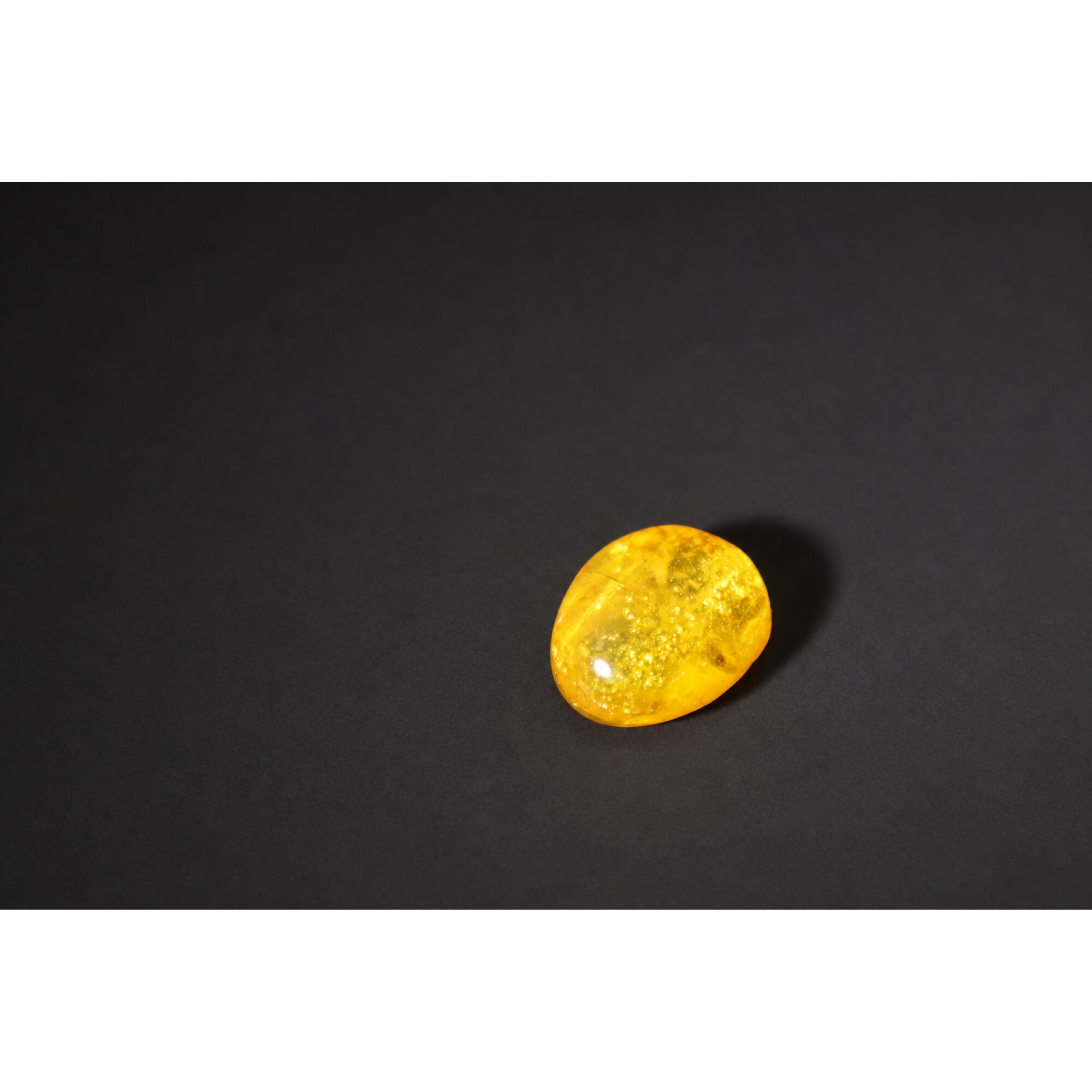 Genuine yellow Dominican amber spider or scorpion insect stone 18mm – photo 6