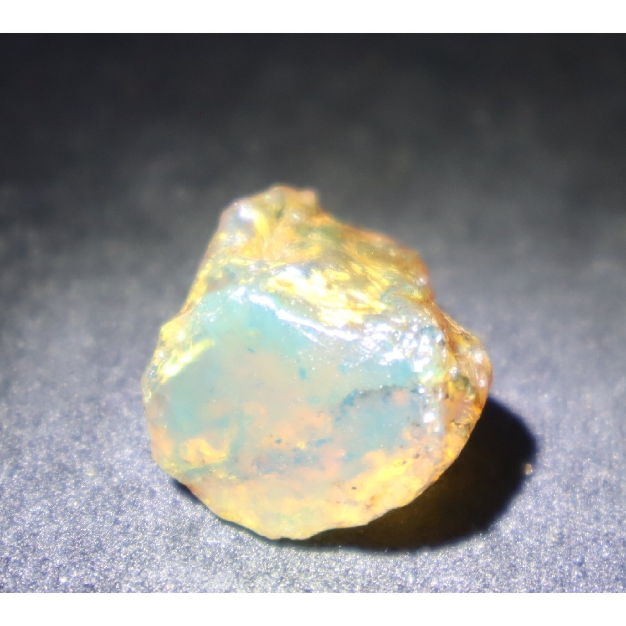 Genuine light blue rough specimen Dominican amber 25mm – photo 2