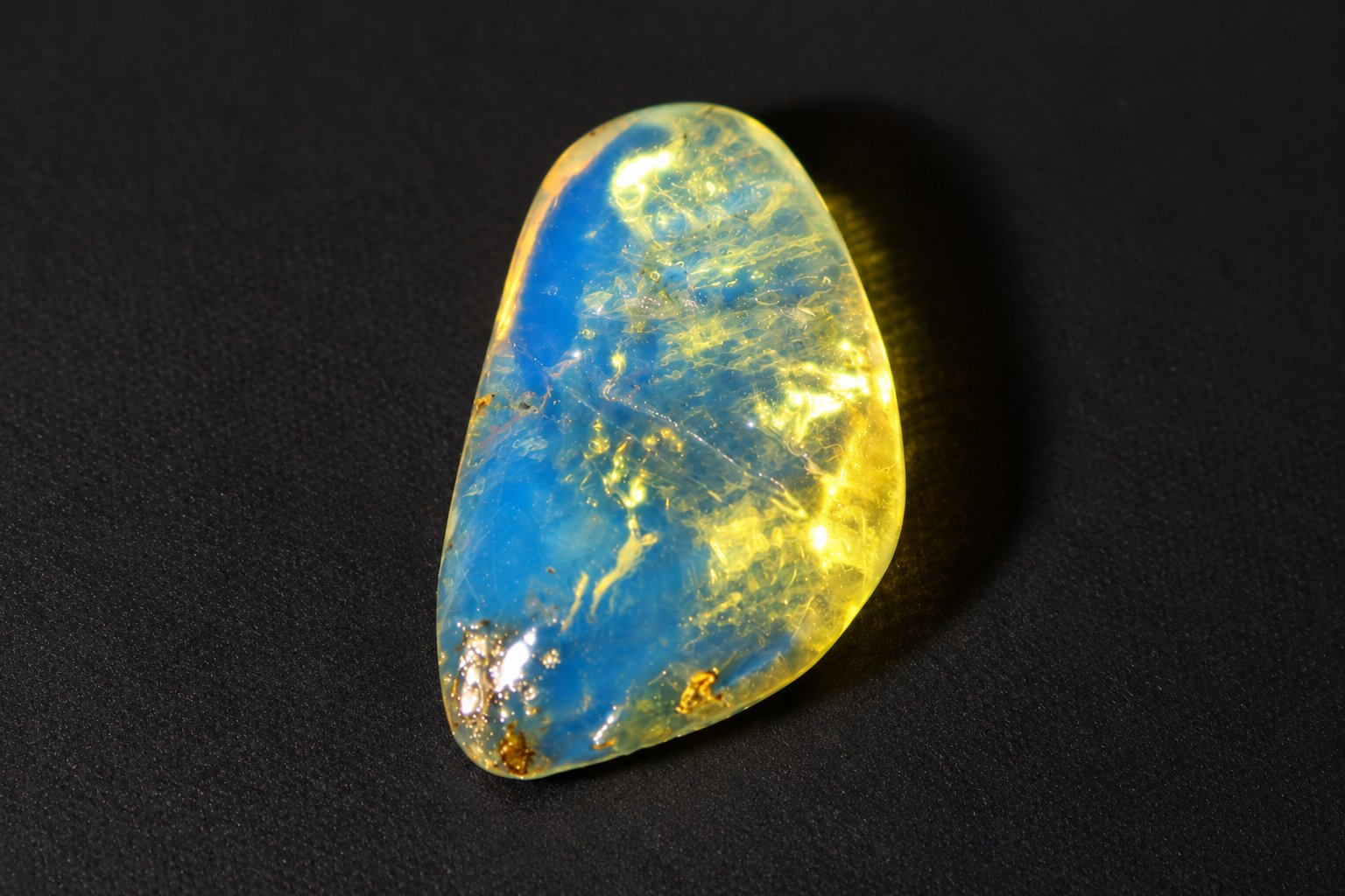 Authentic deep blu e polished Dominican amber – photo 9