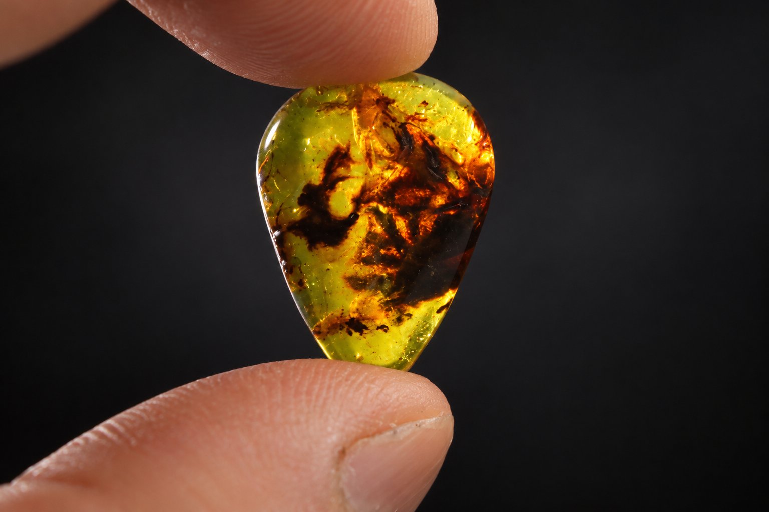 Authentic dark blue polished Dominican amber – photo 5