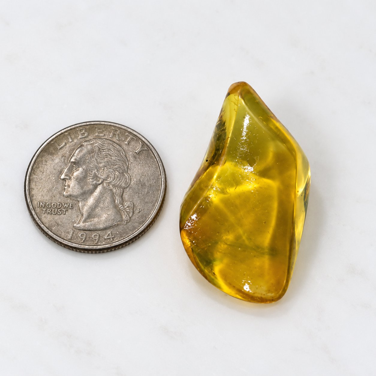 Real olive green polished Dominican amber 35mm – photo 4