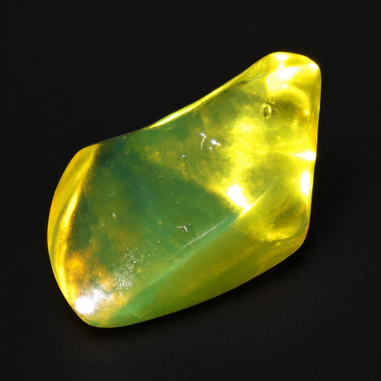 Real olive green polished Dominican amber 35mm – photo 5