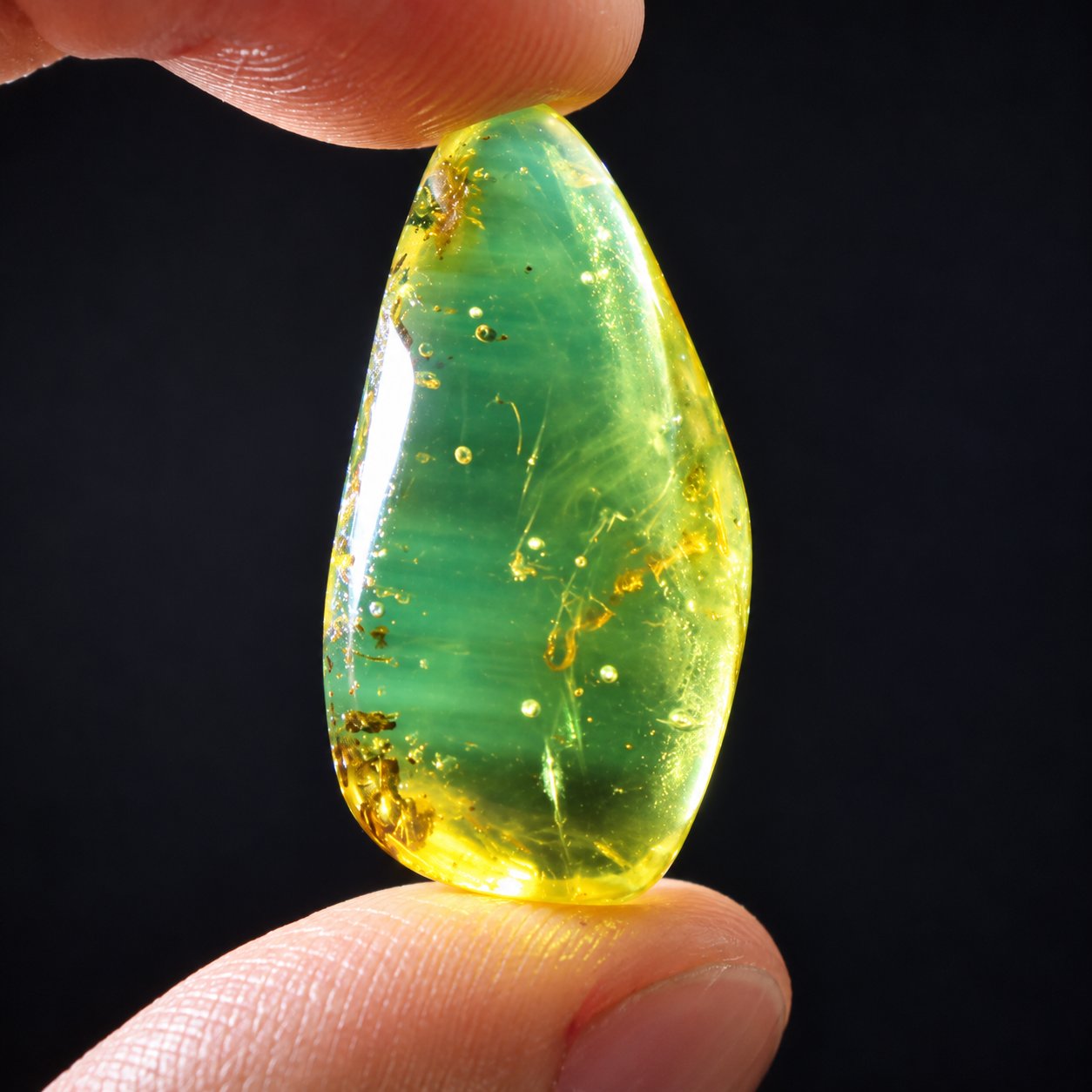 Authentic yellow green polished Dominican amber 35mm – photo 5