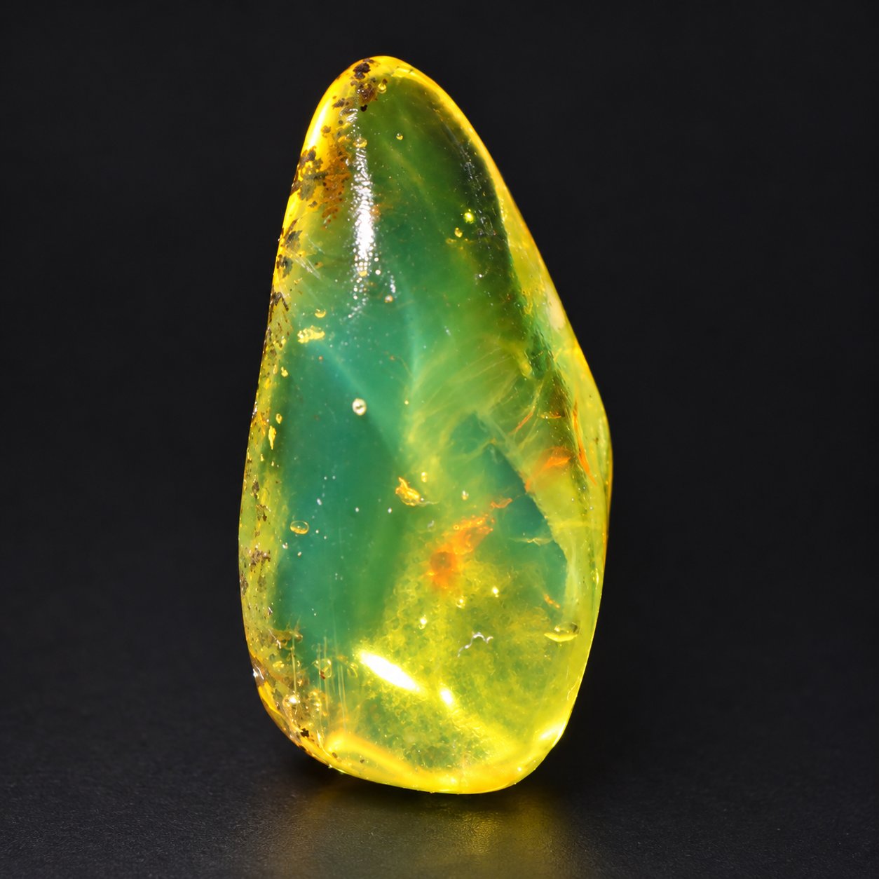 Authentic yellow green polished Dominican amber 35mm – photo 12