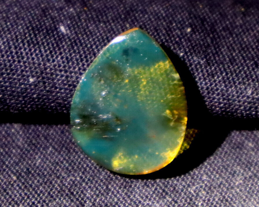 Impressive Natural Dominican Clear Olive Blue Amber Polished Pendant Stone 20mm – photo 7