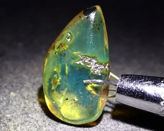 Beautiful Natural Dominican Clear Sky Blue Amber Polished Stone 22mm – photo 4