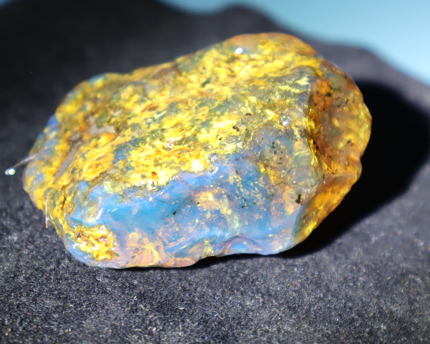 Charming Design Natural Dominican Clear Sky Blue Amber Rough Specimen 47mm 20g – photo 4
