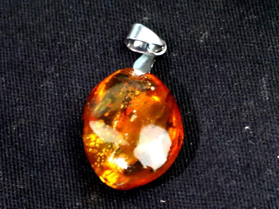 Natural Dominican Yellow Amber Pendant 33mm Clear Orange – photo 3