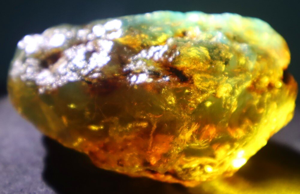 Exquisite Natural Dominican Crystal Clear Orange Blue Amber Rough Specimen 65mm – photo 10