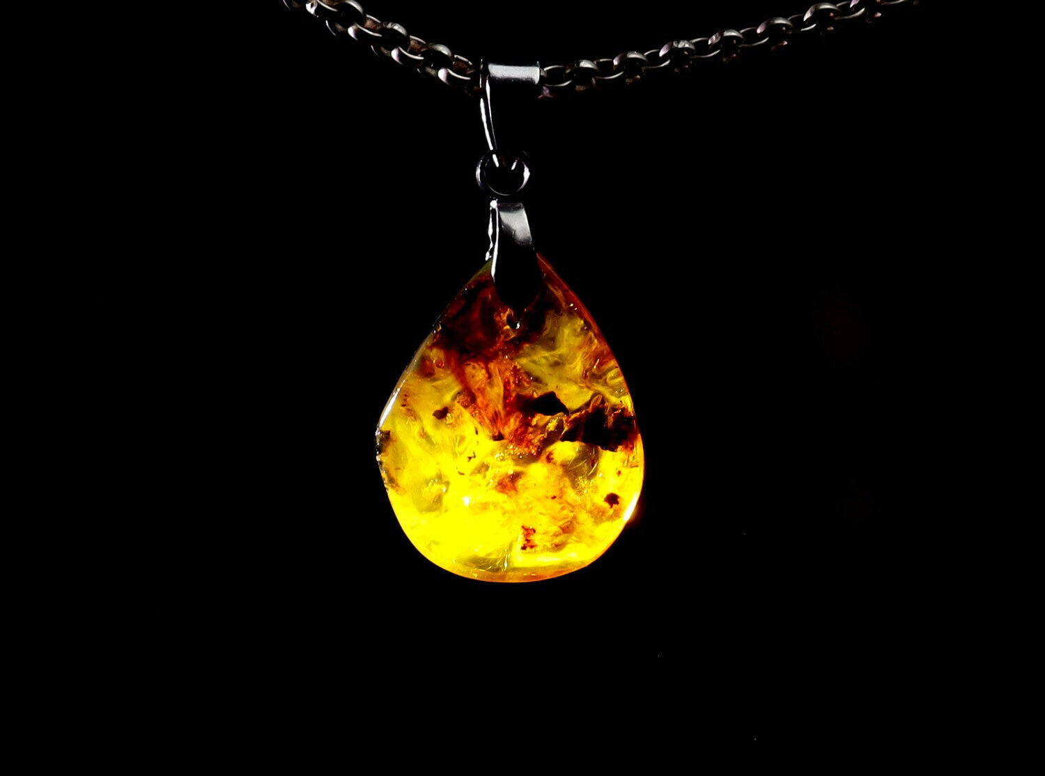 Beautiful Natural Dominican Clear Orange Red Amber Pendant 33mm – photo 5