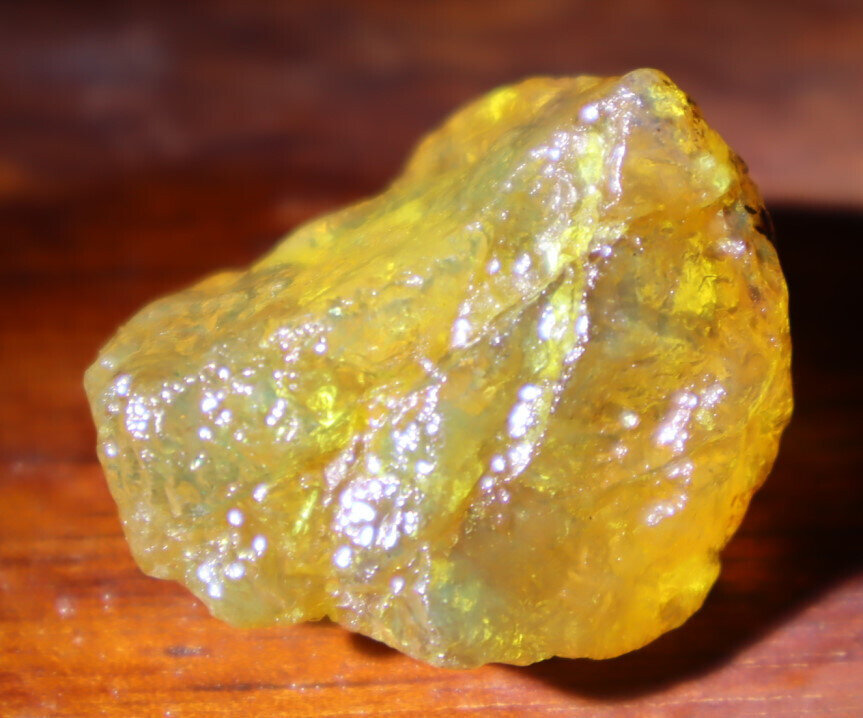 Lovely Natur, Dominican Crystal Clear Deep Yellow Amber Rough Specimen 34mm 11.8 – photo 3