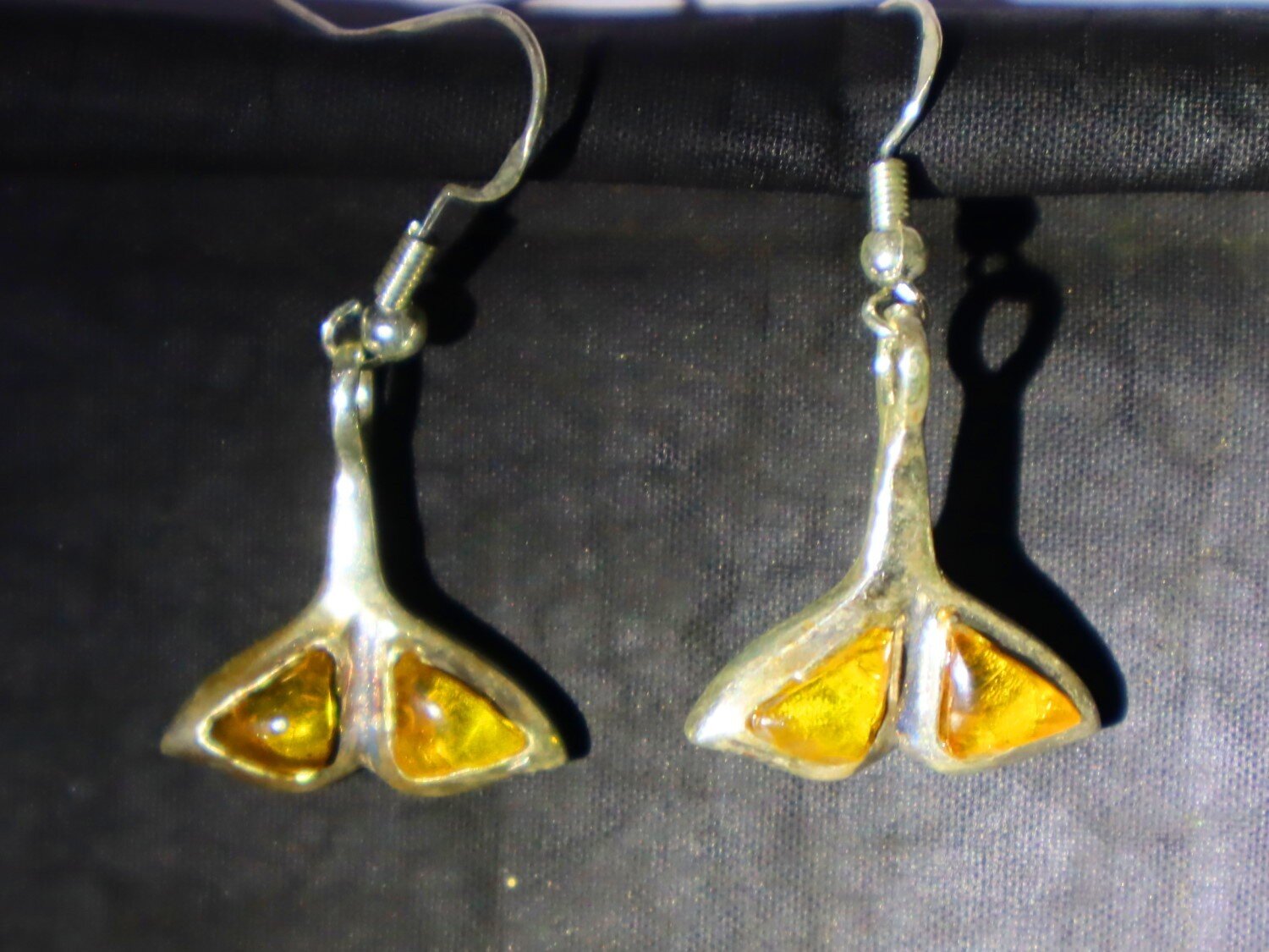 Beautiful Natural Clear Yellow Amber 925 Sterling Silver Whale Fin Earrings 1.5" – photo 4