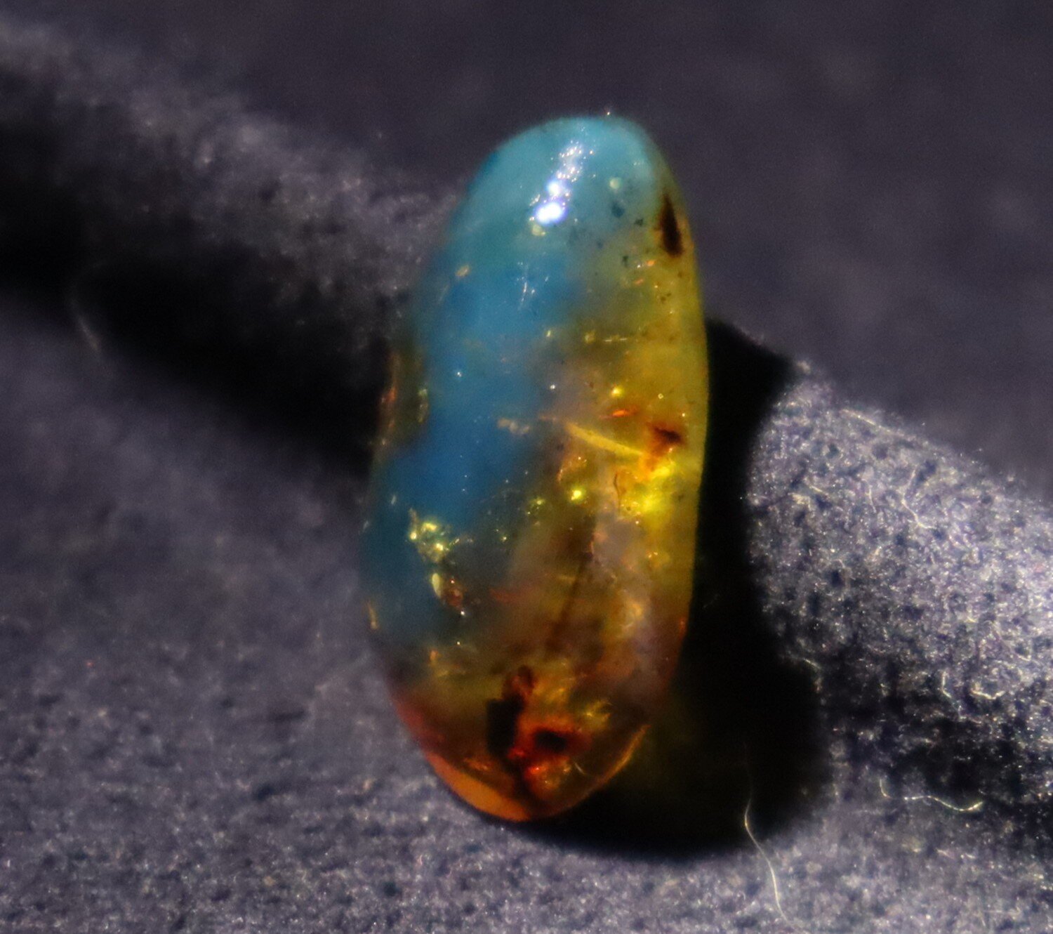 Natural Dominican Clear Volcanic Blue Amber Polished Stone 20mm – photo 9